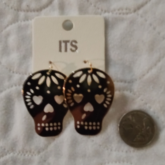 4/$20 💀 Earrings - Picture 1 of 1